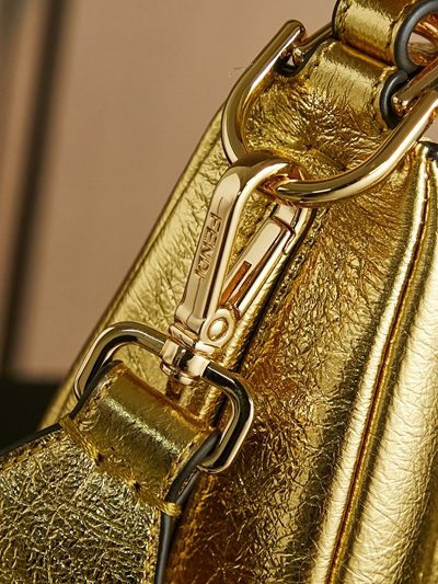 フェンディバッグ角部分ディテール